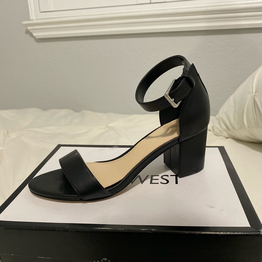 6.5 Nine West Sandals